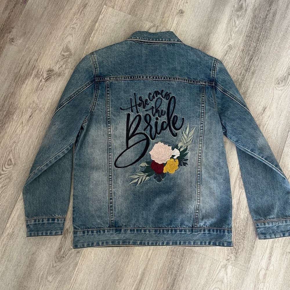 NWT Jean Jacket ‘Here Comes the Bride’ with Floral Embroidery Womens Small - Picture 2 of 4